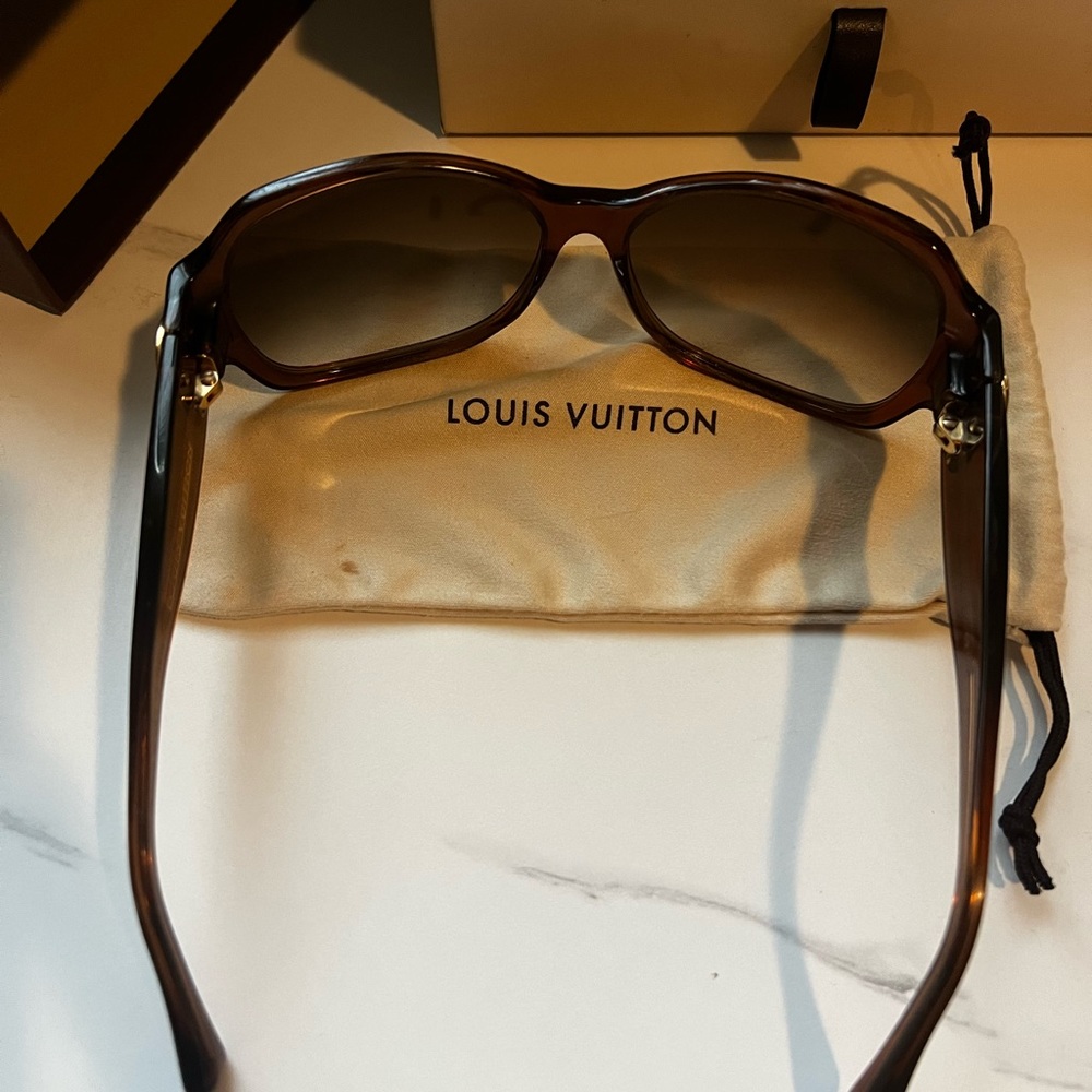 Louis Vuitton Hortensia Sunglasses - Picture 9 of 13